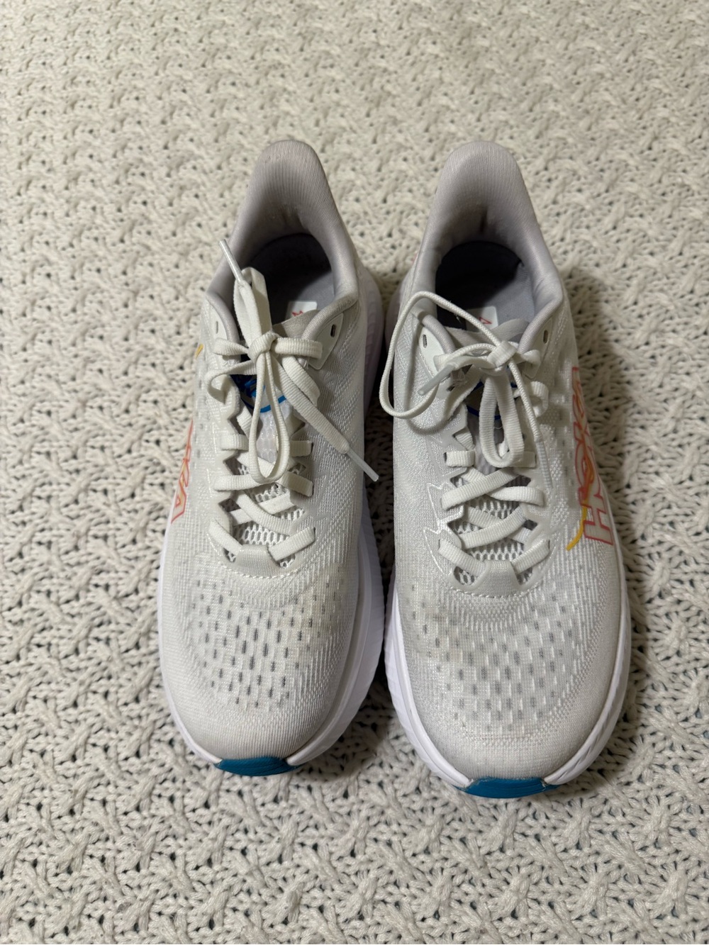 Hoka Mach 6 women’s 7/5B Athletic Shoes with Blue and Orange Accents